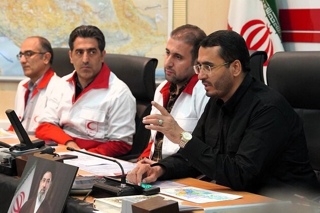 در بازدید متفکر آزاد از مرکز کنترل عملیات هلال ‌احمر آذربایجان‌شرقی؛ از فداکاری امدادگران در شرایط جنگی تقدیر شد