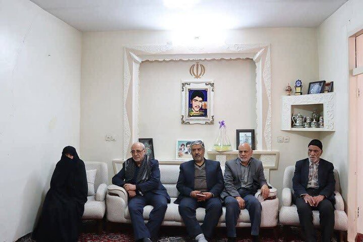 دیدار حاجی دلیگانی با خانواده معزز شهدا