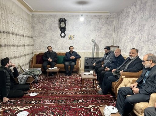 دیدار «متفکرآزاد» با خانواده شهدای اقتدار منطقه باغ معروف تبریز