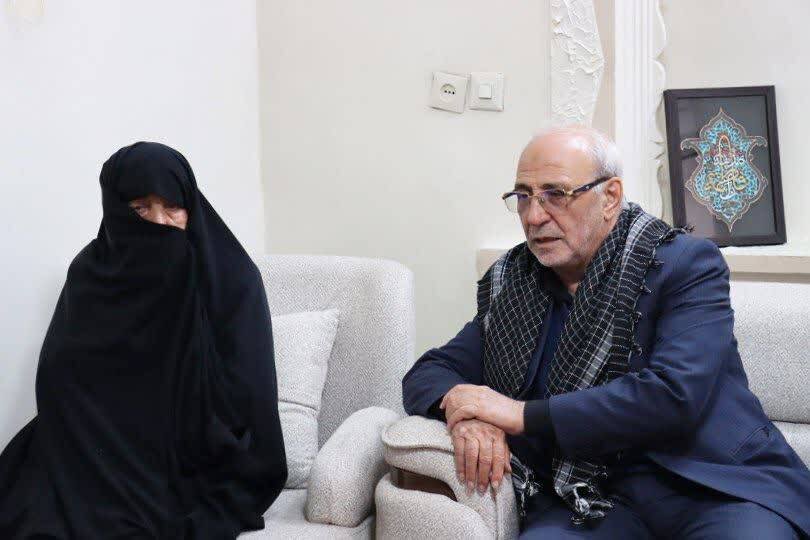 دیدار حاجی دلیگانی با خانواده معزز شهدا