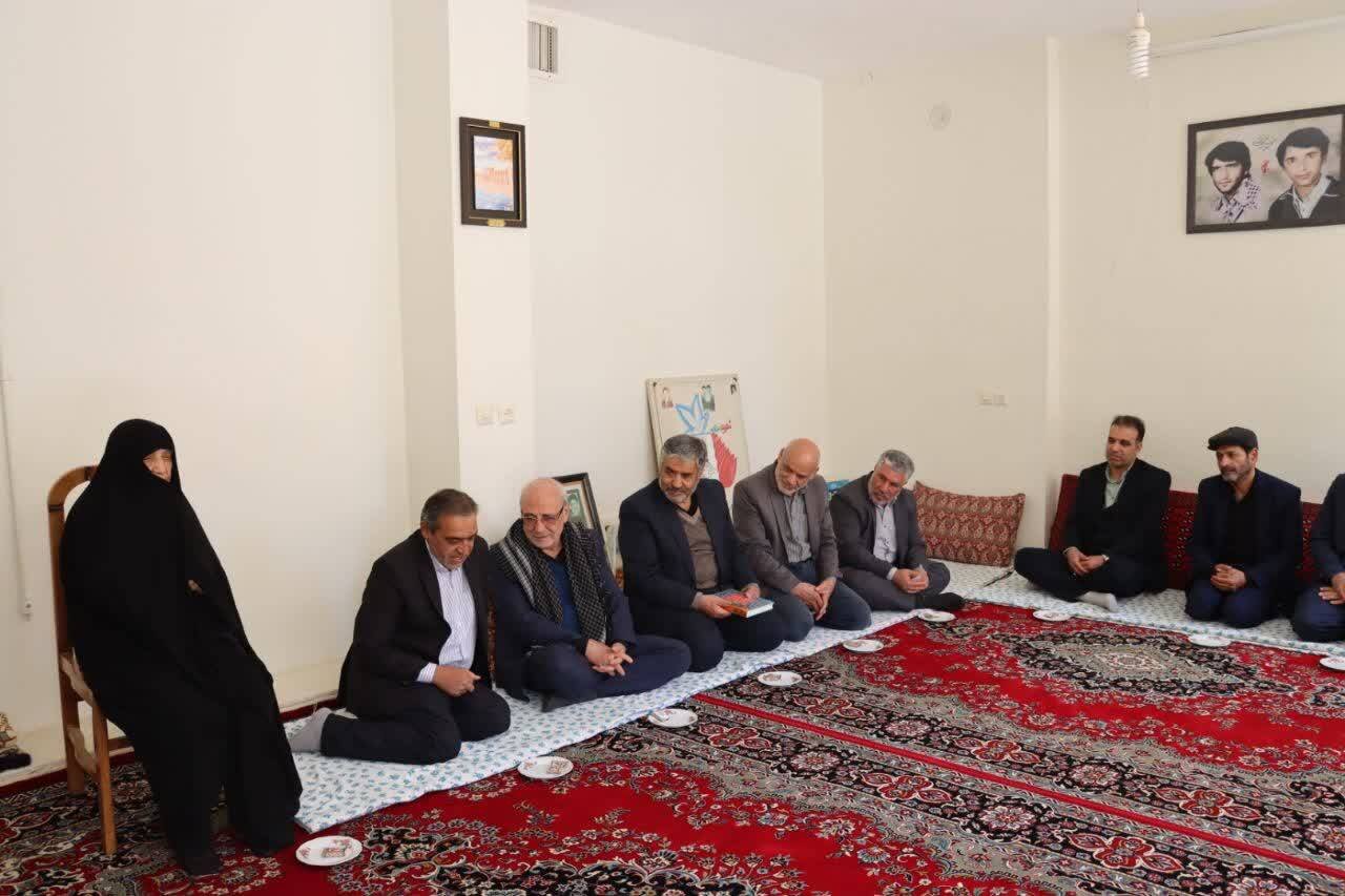 دیدار حاجی دلیگانی با خانواده معزز شهدا
