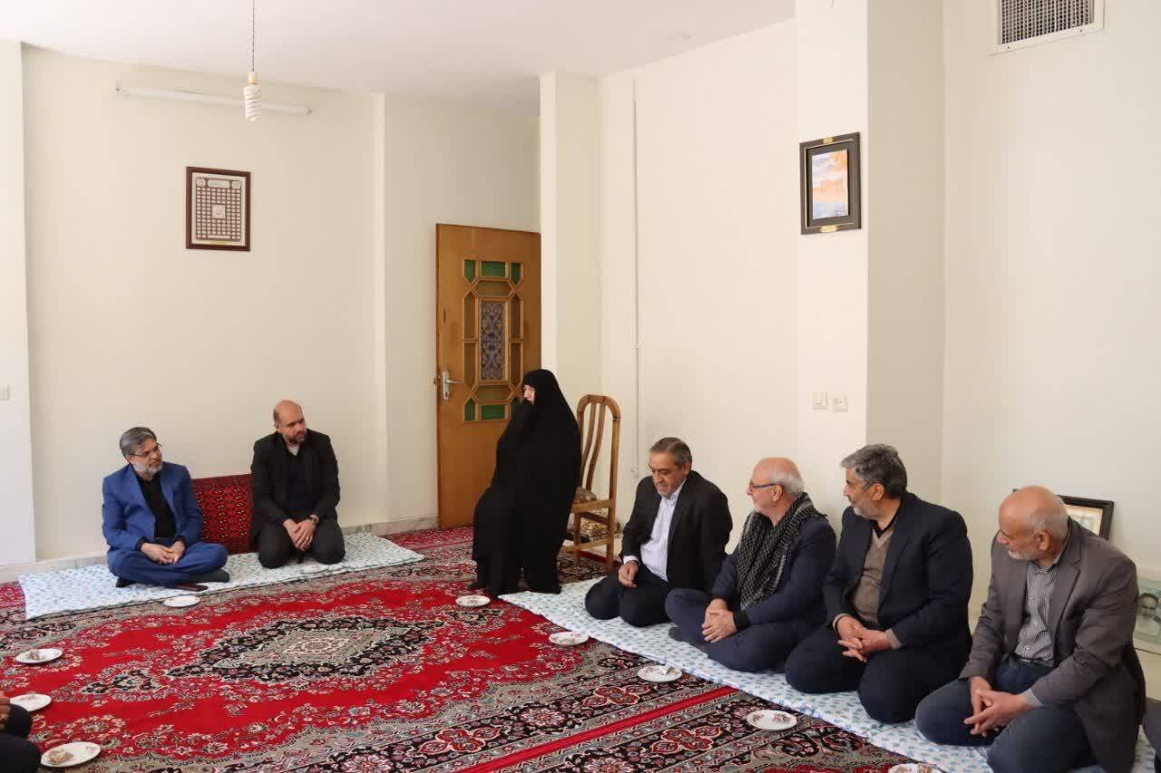 دیدار حاجی دلیگانی با خانواده معزز شهدا