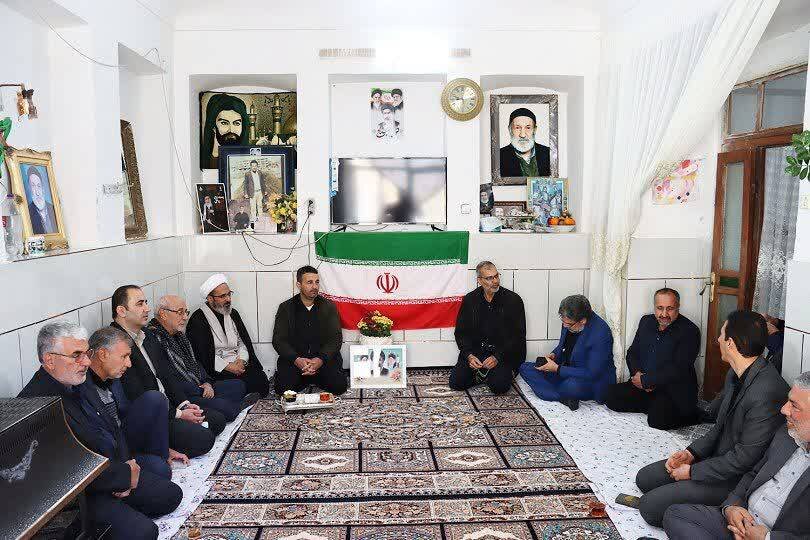 دیدار حاجی دلیگانی با خانواده معزز شهدا
