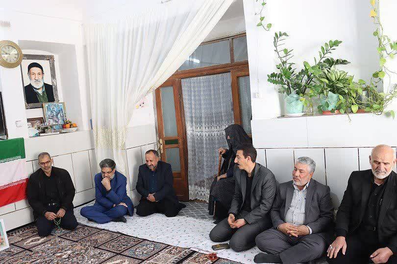 دیدار حاجی دلیگانی با خانواده معزز شهدا