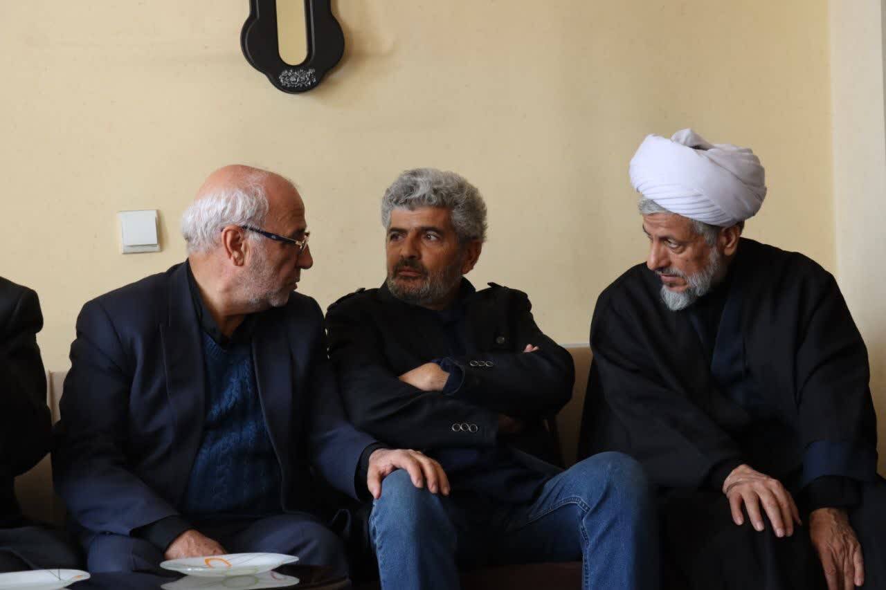 حاجی‌دلیگانی با خانواده شهدای شاهین‌شهر دیدار کرد