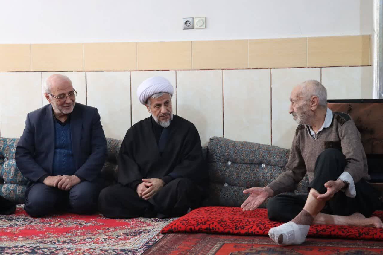 حاجیدلیگانی با خانواده شهدای شاهینشهر دیدار کرد
