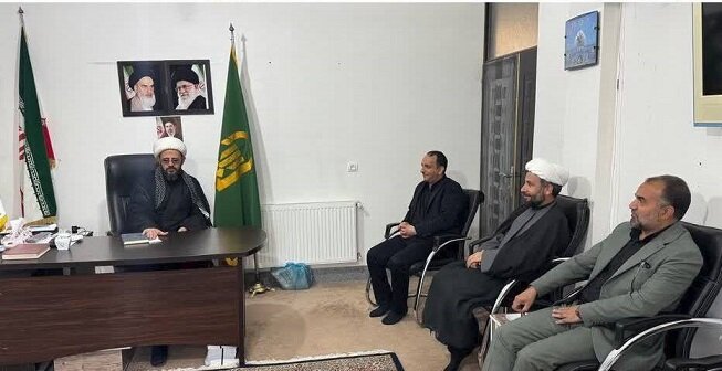 آغاز فعالیتهای سال جدید نماینده زرند و کوهبنان با دیدار از خانواده شهدا