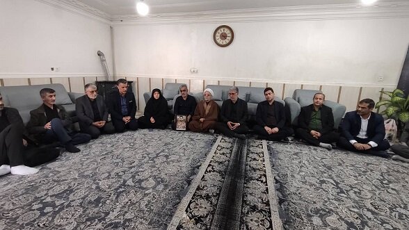 دیدار رمضانعلی سنگدوینی با خانواده شهید مدافع امنیت «وحید اکبریان»