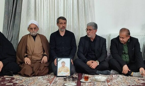 دیدار نماینده مردم گرگان با خانواده شهدای جنگ رمضان