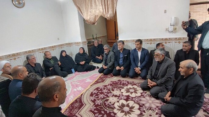 دیدار نماینده مردم گرگان با خانواده شهدای جنگ رمضان