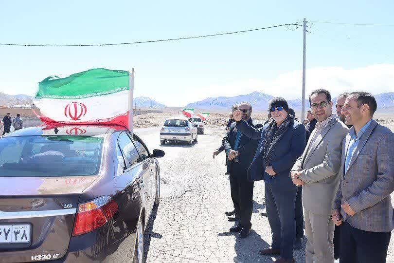 از ادای احترام به مقام شامخ شهدا تا حضور در جمع اهالی و جوانان و تبیین مسائل روز