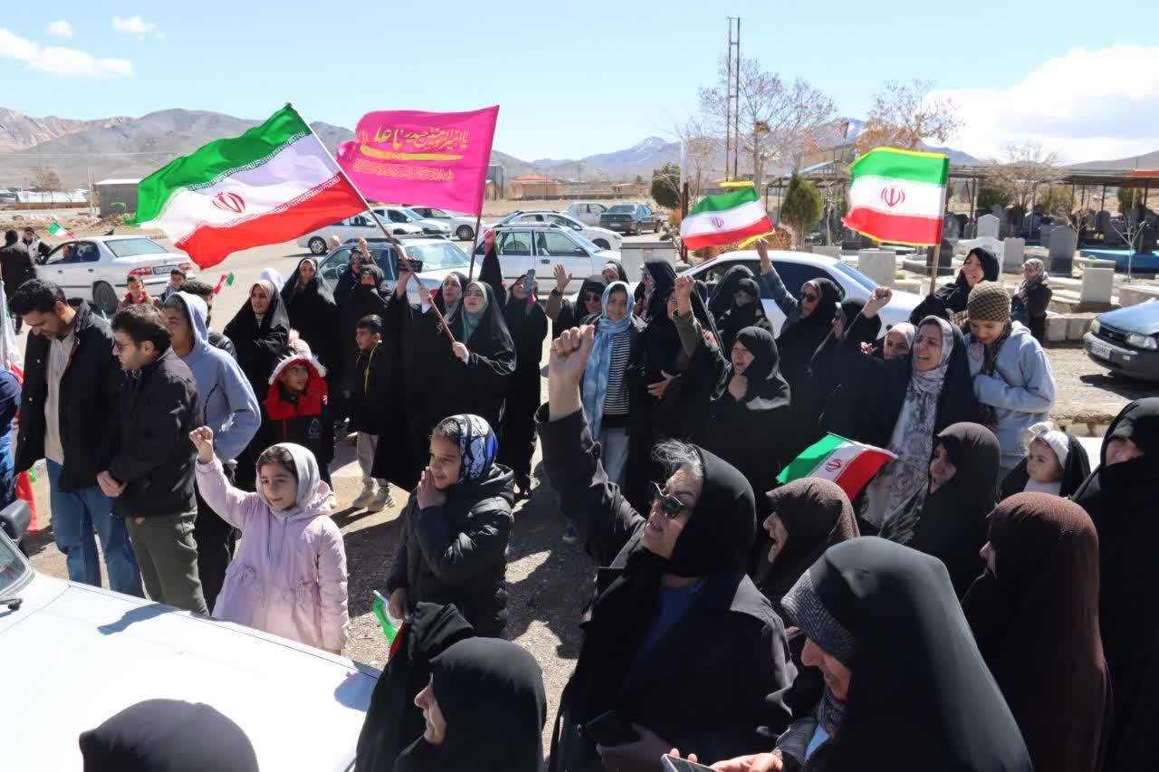 از ادای احترام به مقام شامخ شهدا تا حضور در جمع اهالی و جوانان و تبیین مسائل روز