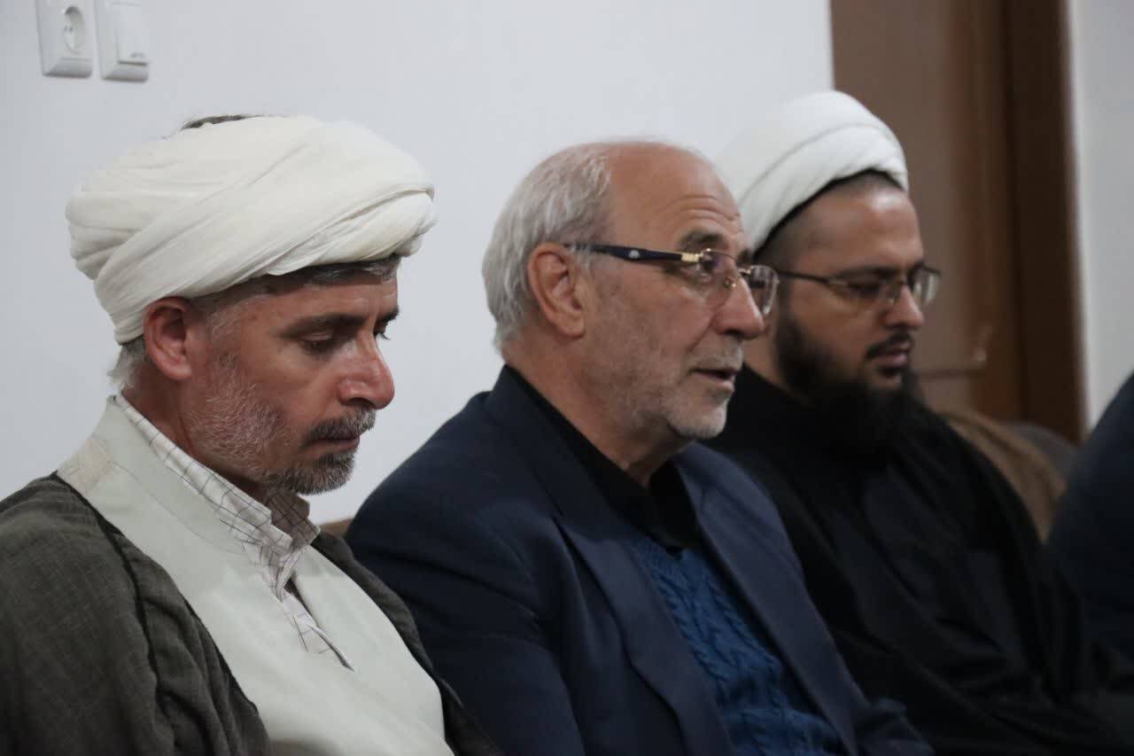 حضور حاجی دلیگانی در منازل شهدای منطقه؛ از تکریم والدین شهدا تا گرامیداشت ایثار زنان