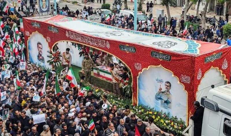 وداع هرمزگانی ها با دریادار شهید/حضور احمد مرادی در مراسم تشییع پیکر مطهر سردار شهید تنگسیری در بندرعباس