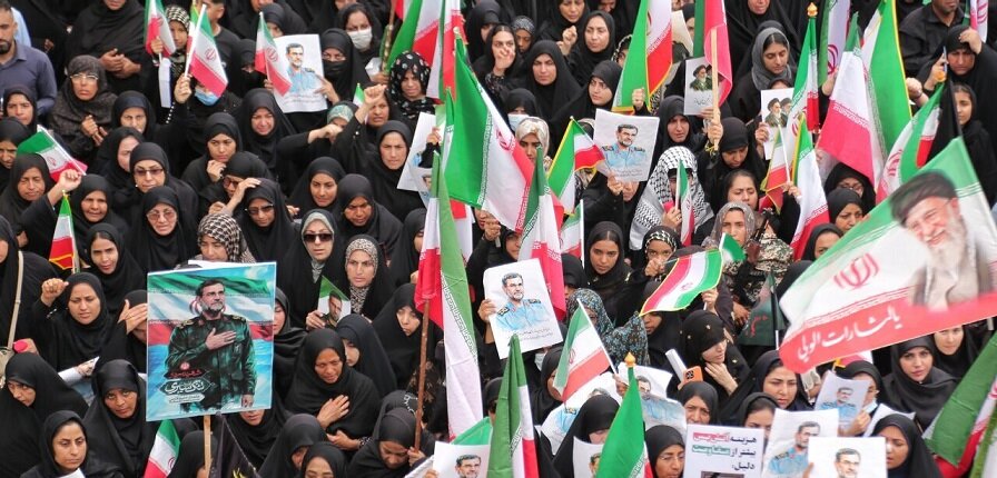 وداع هرمزگانی ها با دریادار شهید/حضور احمد مرادی در مراسم تشییع پیکر مطهر سردار شهید تنگسیری در بندرعباس
