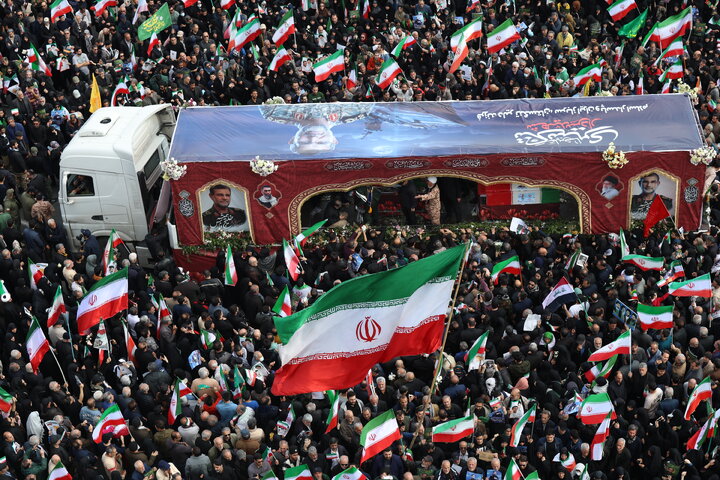 مراسم تشییع پیکر دریابان شهید علیرضا تنگسیری و جمعی از شهدای والامقام در تهران