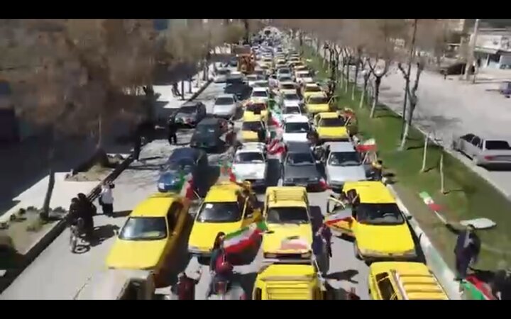 حضور گودرزی در کاروان تاکسیرانان بروجرد به مناسبت بزرگداشت روز جمهوری اسلامی