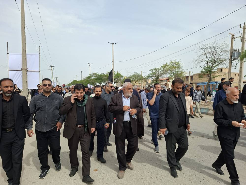 تنگه هرمز را باید تنگه شهید تنگسیری نامید