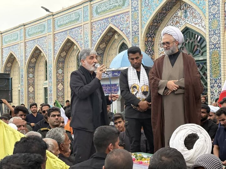 حضور دوستعلی در مراسم تشییع شهدای گرانقدر جنگ رمضان