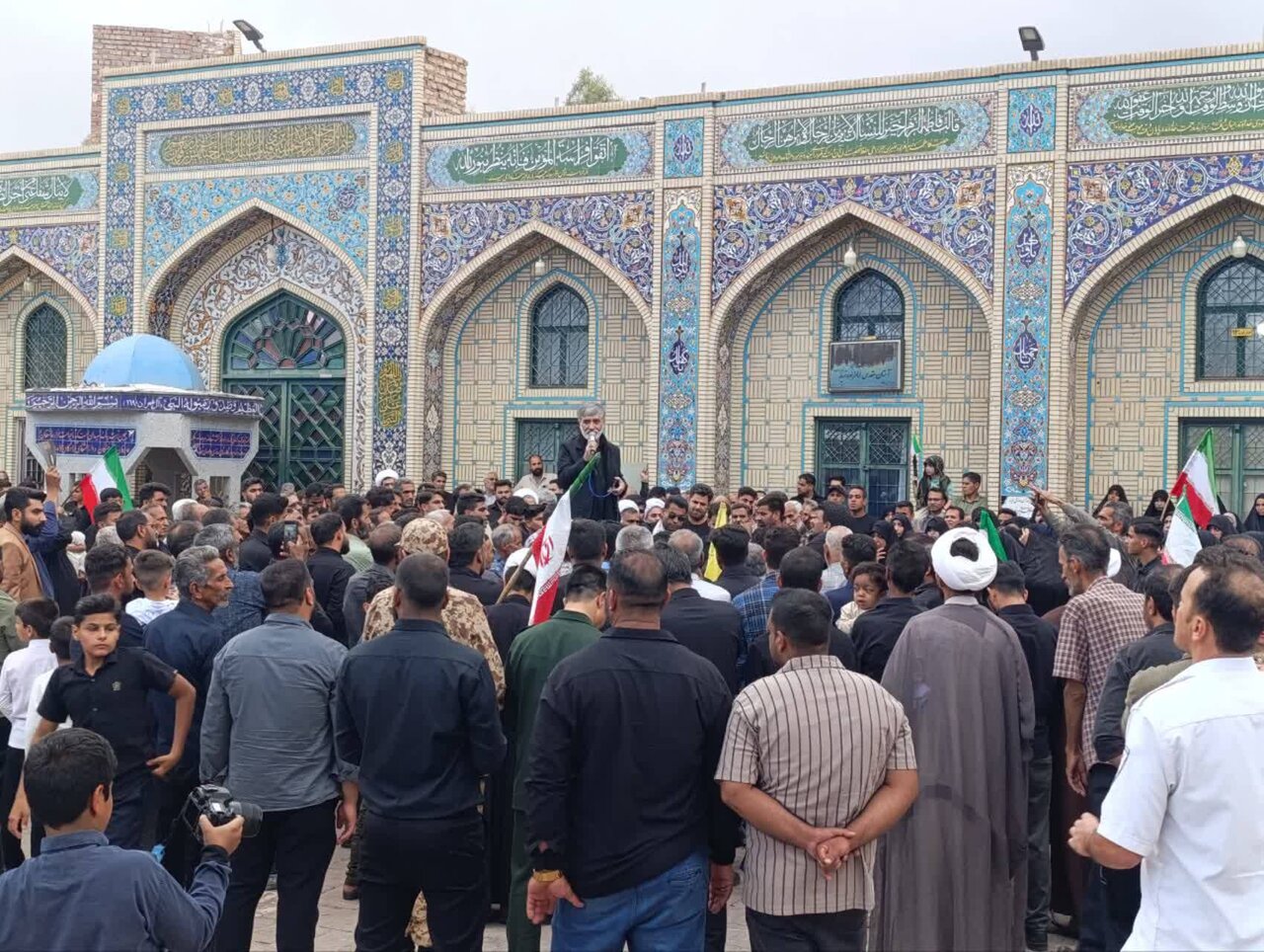 حضور دوستعلی در مراسم تشییع شهدای گرانقدر جنگ رمضان