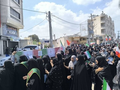 حضور احمد مرادی در آیین وداع مردم جزیره قشم با شهدای والامقام