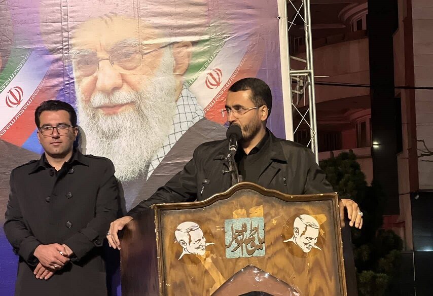 سخنرانی متفکرآزاد در محله همافر تبریز/ تاکید بر تلاش آمریکا برای انحراف توجه مجامع بین المللی از شکست در جنگ