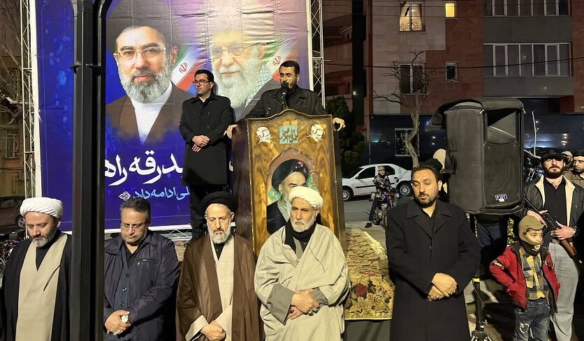 سخنرانی متفکرآزاد در محله همافر تبریز/ تاکید بر تلاش آمریکا برای انحراف توجه مجامع بین المللی از شکست در جنگ