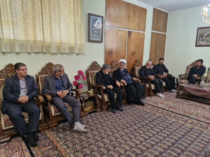 دیدار نماینده کرمان با خانواده‌های شهدای اقتدار جنگ رمضان