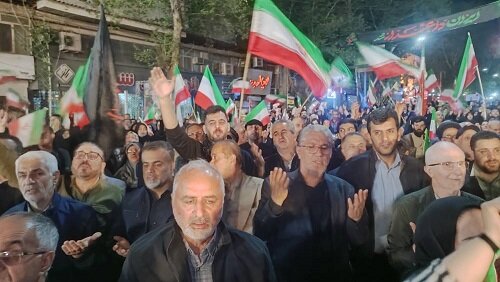 حضور رمضانعلی سنگدوینی در تجمع شبانه مردم گرگان؛جلوه‌ای از همراهی مسئولان با حرکت‌های مردمی