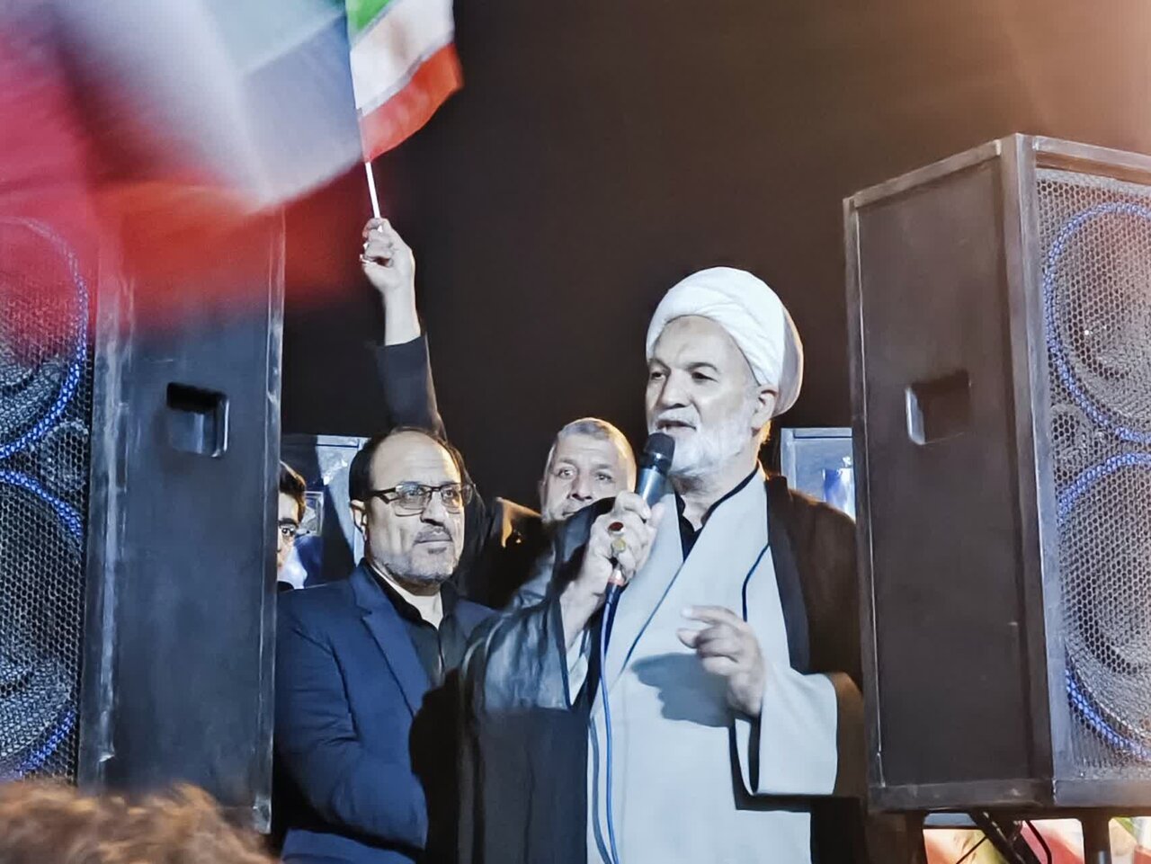 حضور روانبخش در مراسم راهپیمایی مردم در شهر قنوات قم