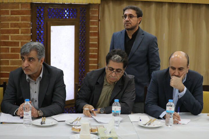 نشست مشترک مجمع نمایندگان تهران با وزیر تعاون، کار و رفاه اجتماعی