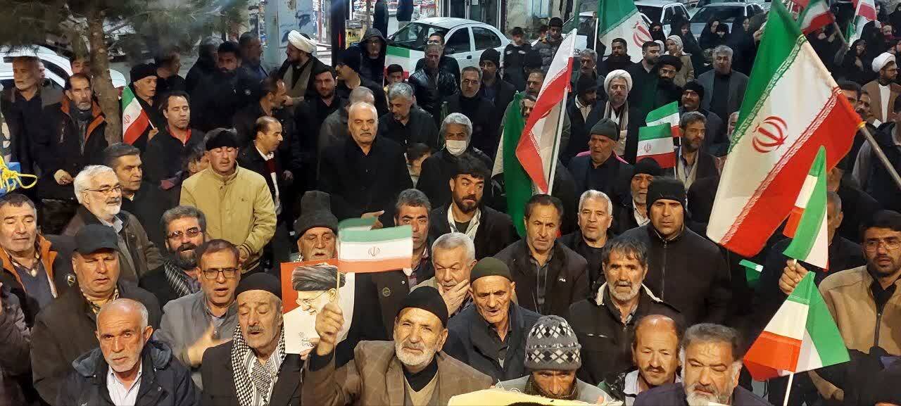حضور مصطفوی در اجتماع مردمی دمق/ رفع صفهای طولانی نان نیازمند عزم جدی است