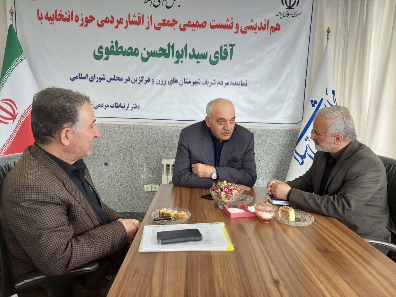 حضور مصطفوی در اجتماع مردمی دمق/ رفع صف‌های طولانی نان نیازمند عزم جدی است