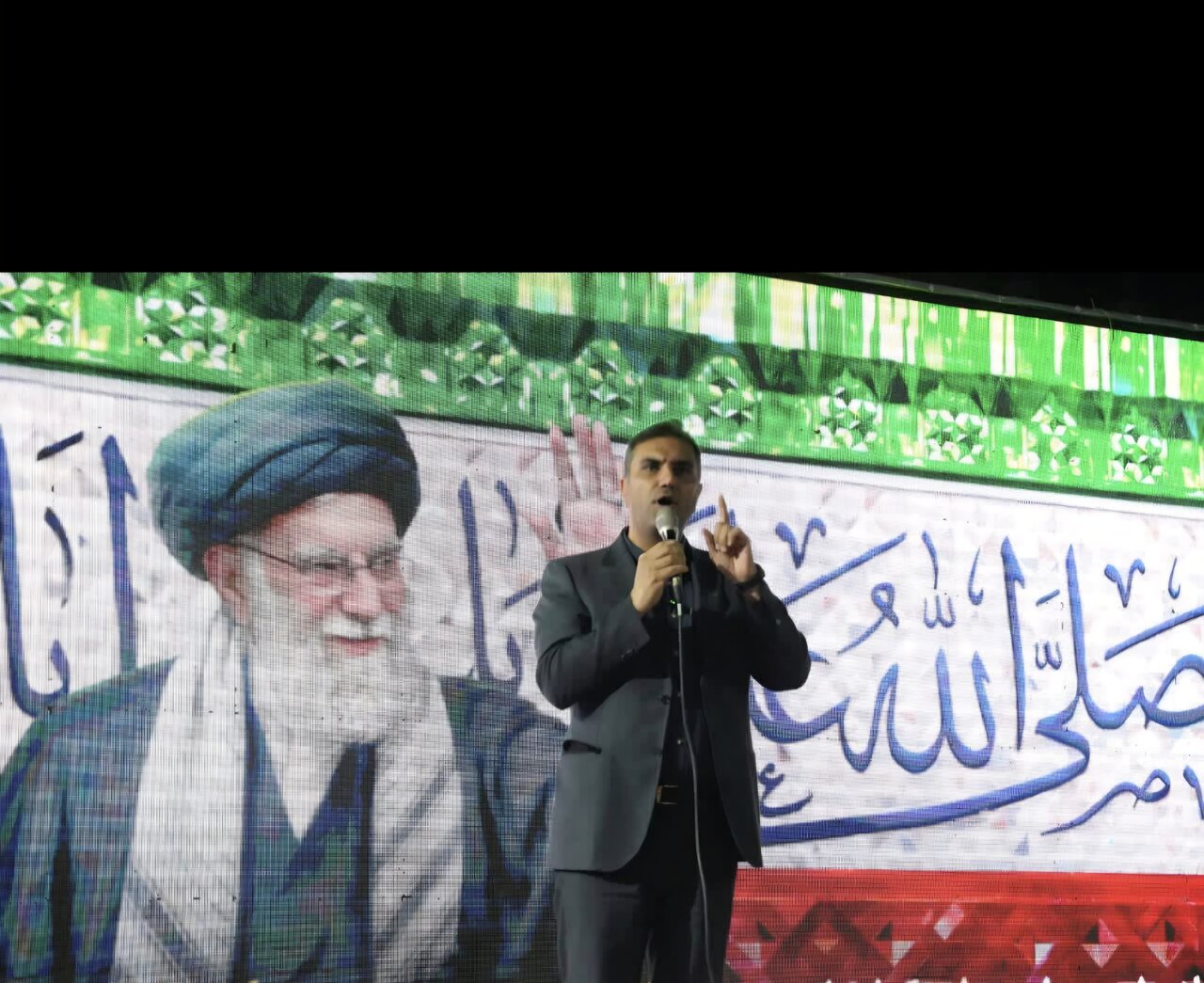 حضور پوردهقان در اجتماع شبانه مردمی اردکان/ تاکید بر نقش مردم در معادلات جنگ
