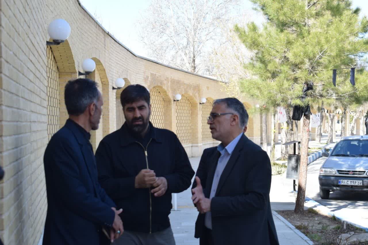 دیدار بیات با نماینده بنیاد برکت در استان مرکزی/شیوه اعطای تسهیلات جهت بازسازی واحدهای تجاری آسیب دیده بررسی شد