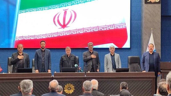 سربازان اقتصادی حمایت ویژه شوند/ نباید اجازه توقف تولید داد