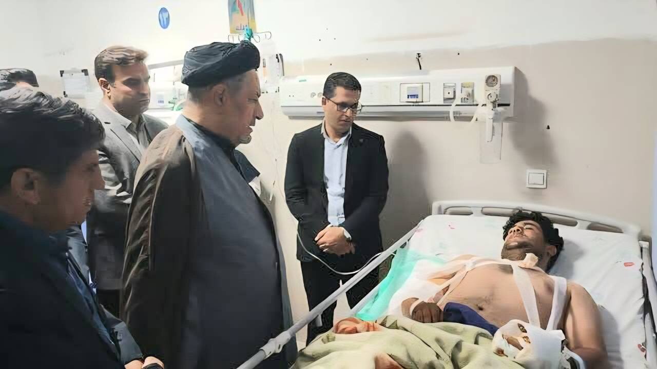 عیادت موحد از مجروحین حادثه کوه سیاه شهر دهدشت/ تاکید بر تسریع روند درمان و قدردانی از کادر پزشکی و درمانی بیمارستان امام خمینی(ره)