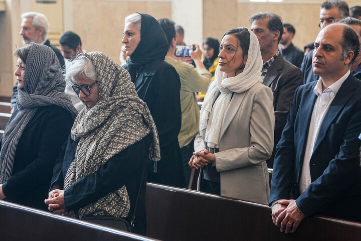 مراسم چهلمین روز شهادت رهبر انقلاب در کلیسای سرکیس مقدس تهران