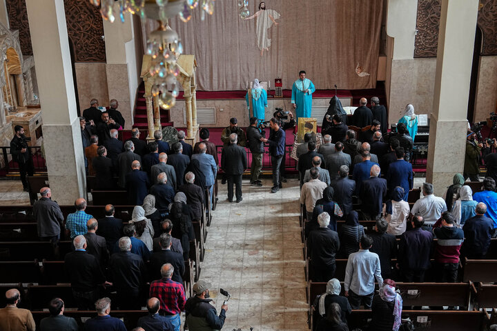 مراسم چهلمین روز شهادت رهبر انقلاب در کلیسای سرکیس مقدس تهران