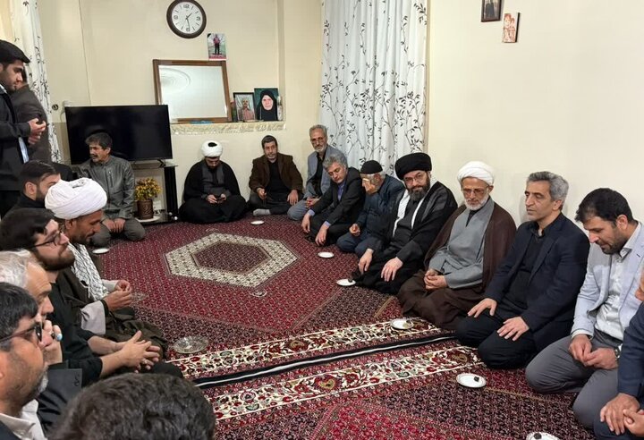 محمدی با خانواده شهدای انقلاب دیدار کرد