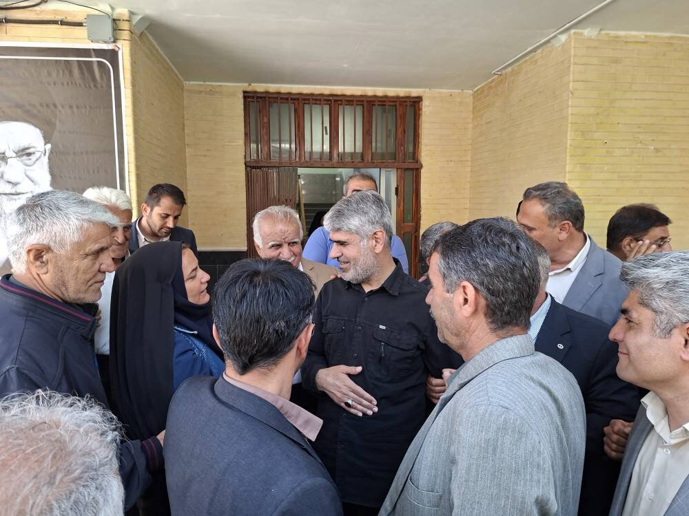 بررسی میدانی مشکلات دزپارت با حضور ابراهیم‌پور/ ناپایداری برق و کمبود آب شرب از چالش‌های اصلی دزپارت است