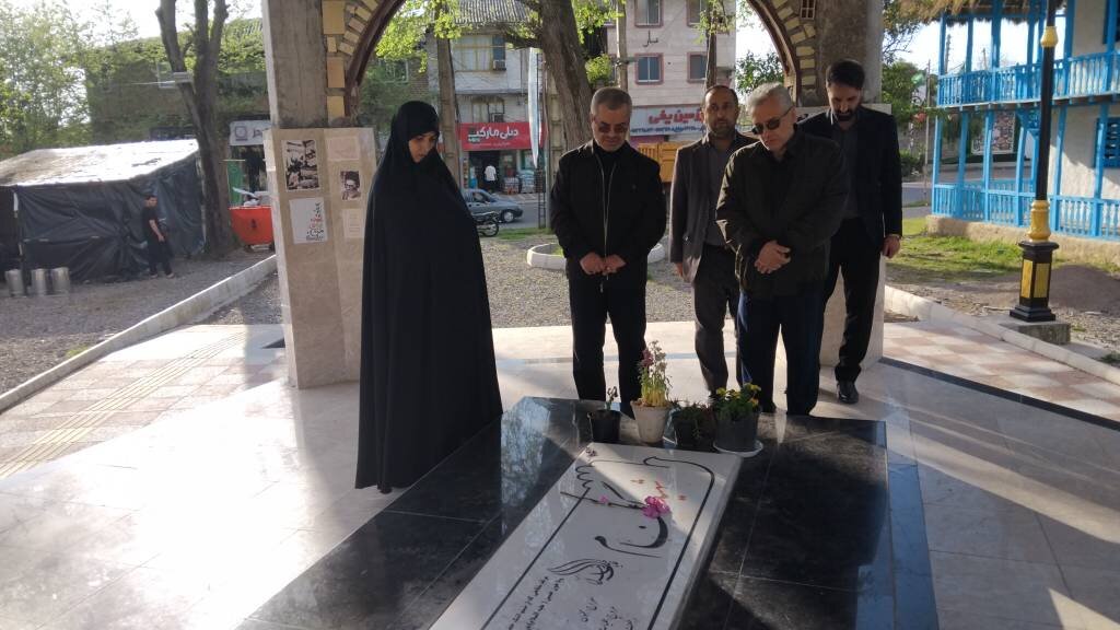 احمدی پیگیر مطالبات خانواده شهدای گیلان شد/ تقویت زیرساخت‌های آموزشی کوچصفهان در دستور کار قرار گرفت