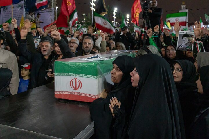 حضور حاجی بابایی نایب‌رئیس مجلس در تجمع مردم رشت