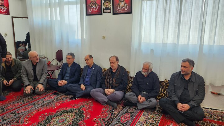 حاجی بابایی به دیدار خانواده پاسدار شهید دادگستر رفت