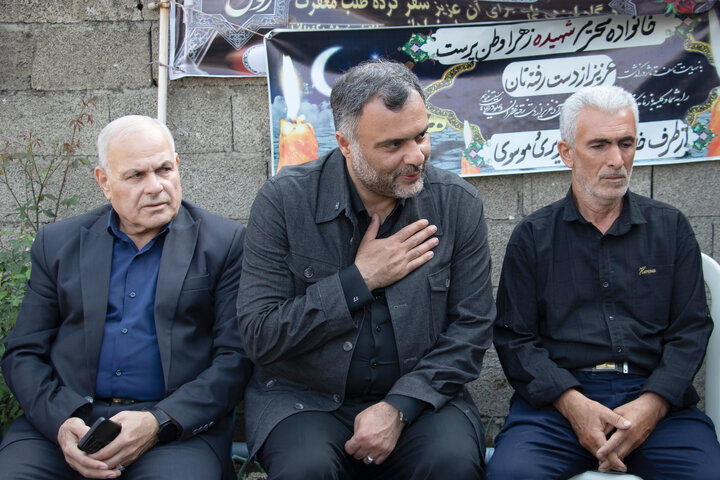 دیدار حاجی بابایی با خانواده معلم شهیده زهرا وطن‌پرست