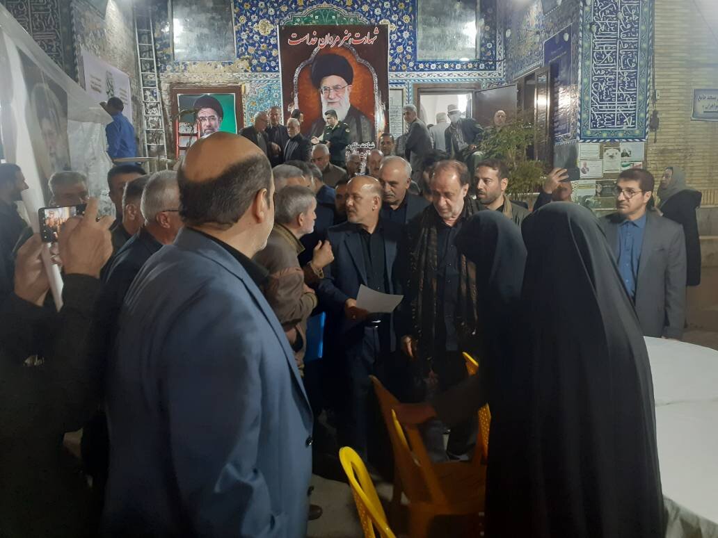 حضور حاجی بابایی در میز خدمت مسجد جامع لاهیجان