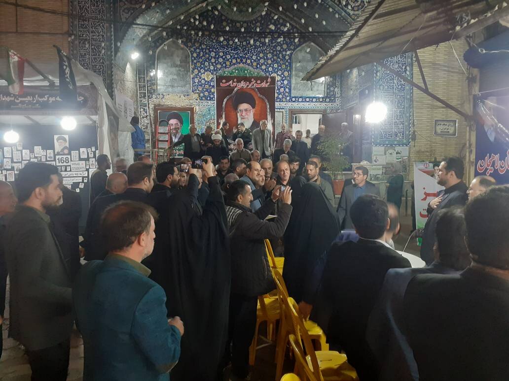 حضور حاجی بابایی در میز خدمت مسجد جامع لاهیجان