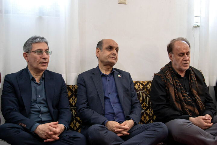 دیدار حاجی بابایی با خانواده پاسدار شهید دادگستر
