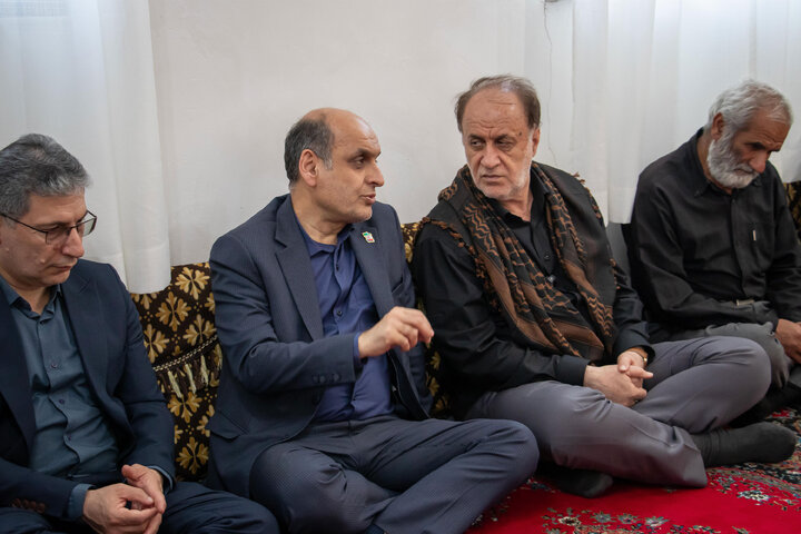 دیدار حاجی بابایی با خانواده پاسدار شهید دادگستر