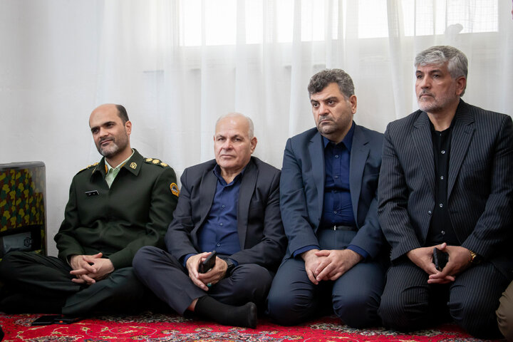 دیدار حاجی بابایی با خانواده پاسدار شهید دادگستر